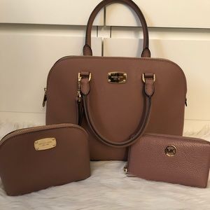 Michael Kors handbag set. Wallet and cosmetic bag